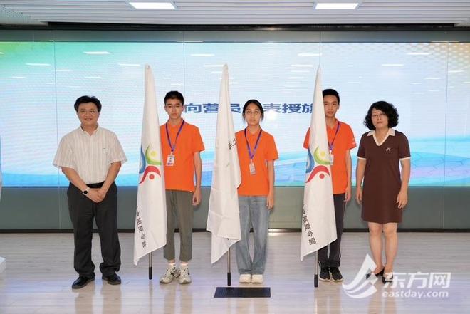 沉浸式探秘AI与创新设计2025上海“玩转科学·创意无限”夏令营开营(图4)