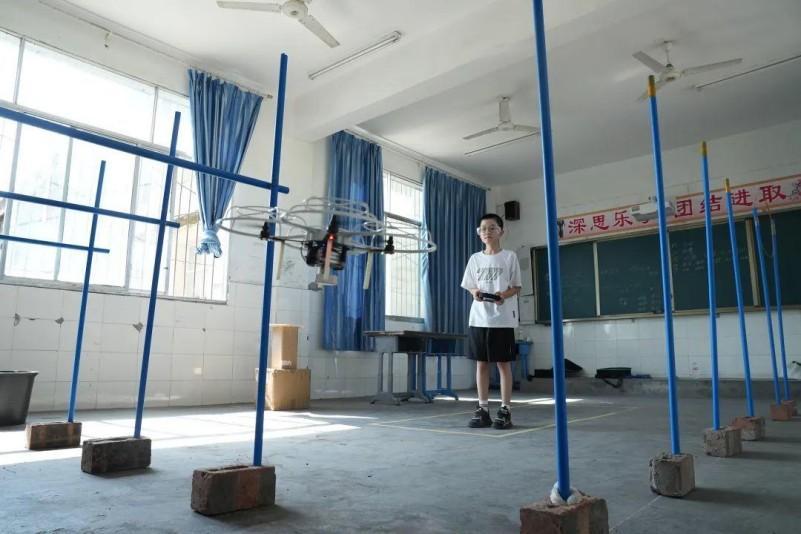 乐山井研学子备战全国无人机赛航模热情点燃科学梦想(图4)
