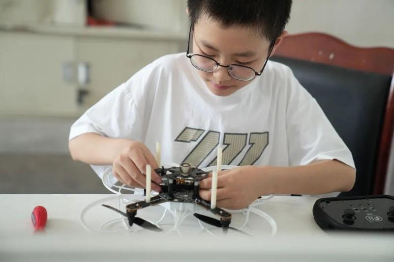 乐山井研学子备战全国无人机赛航模热情点燃科学梦想(图6)