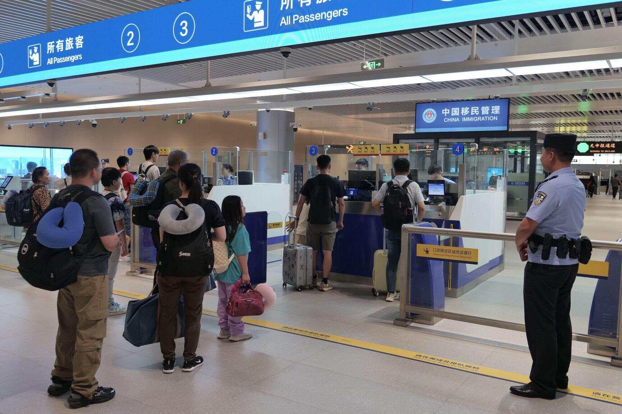 暑运开启广东这个口岸出入境旅客预计超10万人次(图1)