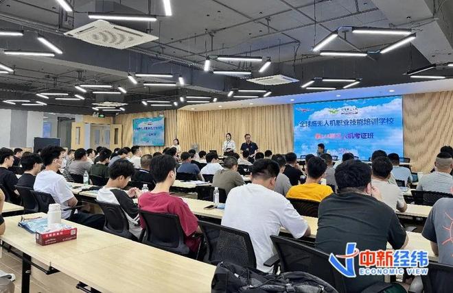 学费近万“培训教室不够用了”暑期无人机考证为何火了？(图1)