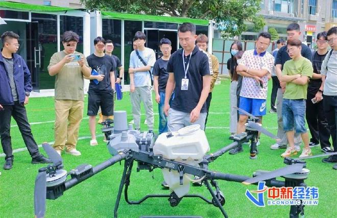 学费近万“培训教室不够用了”暑期无人机考证为何火了？(图2)
