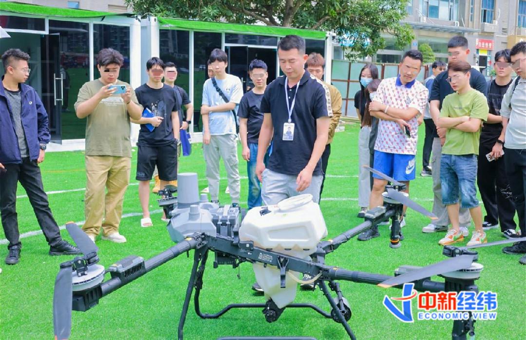 学费近万培训教室不够用暑期无人机考证为何火了？(图2)