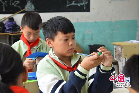 支教老师王越：爱是一棵树会撼动另一棵树(图2)