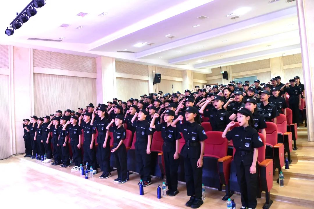 少年入警营开启“警”彩筑梦之旅——2024年江西公安少年警校夏令营在昌开营(图2)
