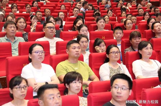 南师附中高淳学校2024级新生国防教育训练成果展示暨家长见面会(图2)