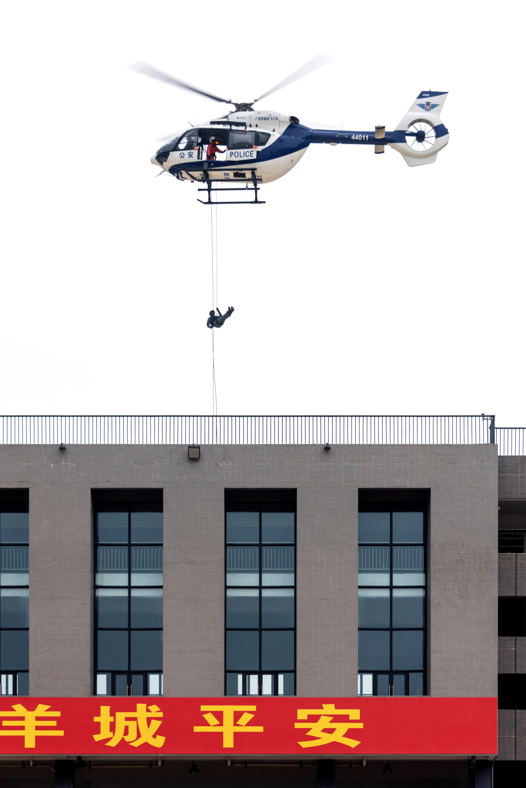 超燃！广州公安2024年开训动员暨综合练兵专项活动火热开展(图3)