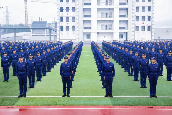 山东省消防救援总队举行2024年度新招录消防员入职教育训练开训典礼