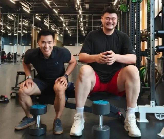 姚明谈近期状态“吃饭、睡觉、打魔兽”否认过去的自己很累回应关注身体、积极训练减重：我以前也这样(图2)