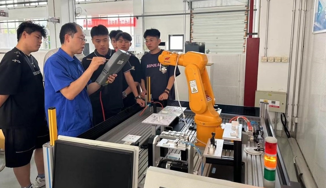 潍柴集团2024年新员工入职集训结营仪式在山东交通职业学院举行(图6)