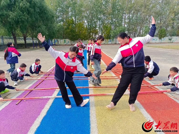 鄄城县大埝镇学区：推进美育体育融合助力儿童健康成长_鄄城_大众网(图2)