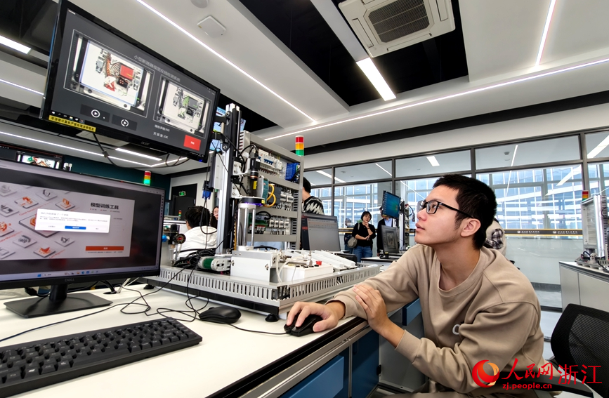 浙江：AI赋能教育铺就学子多元成才路