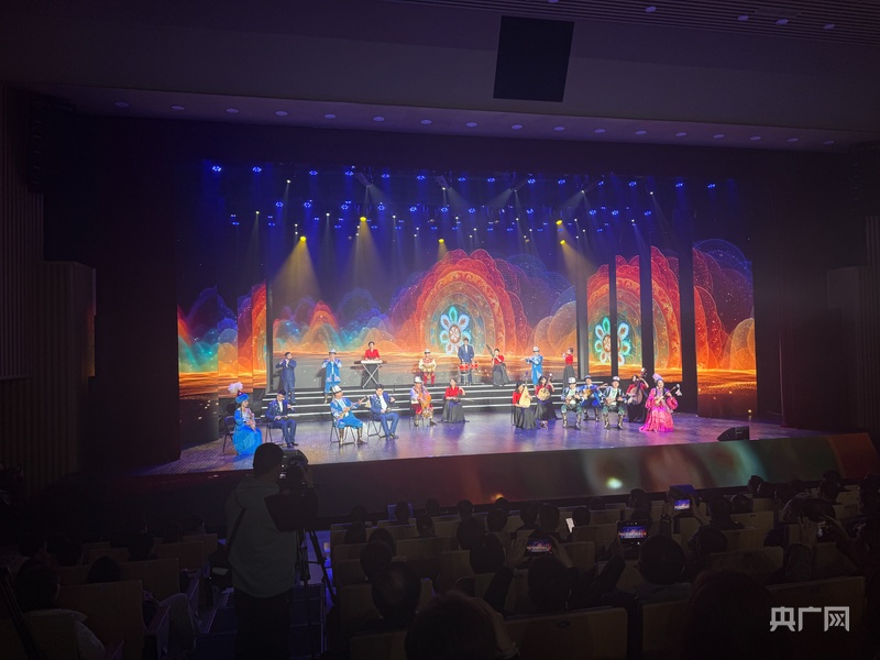 跨越万里的双向奔赴舞台背后是十五载最暖守望(图2)