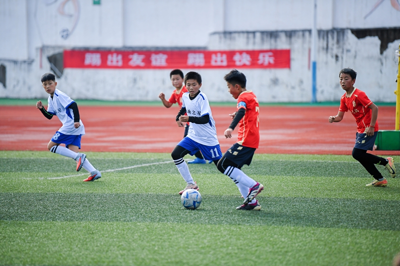 公益金暖流育新苗毕节足球青训展新姿
