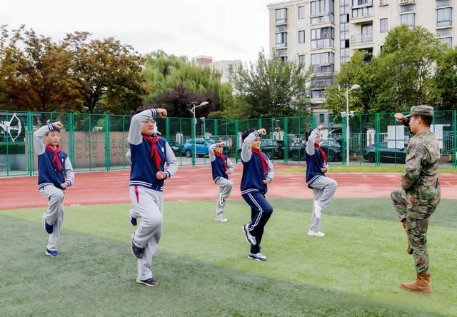 上海市中小学国防体育运动课程“上新”练就“硬核”少年(图7)