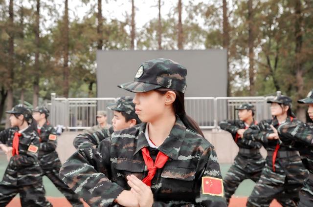 上海市中小学国防体育运动课程“上新”练就“硬核”少年(图2)