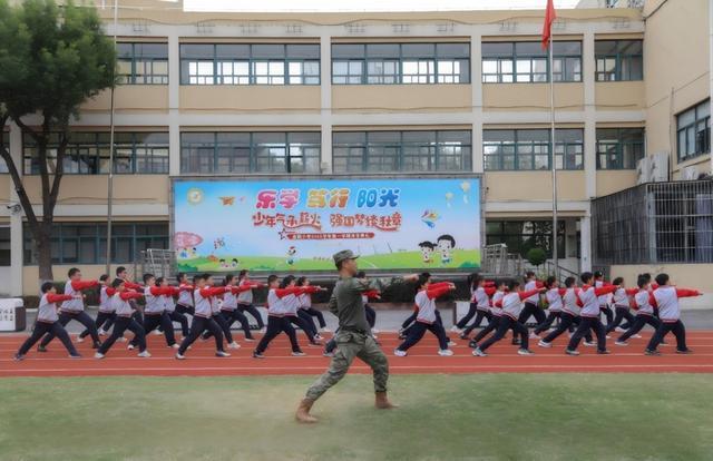 上海市中小学国防体育运动课程“上新”练就“硬核”少年