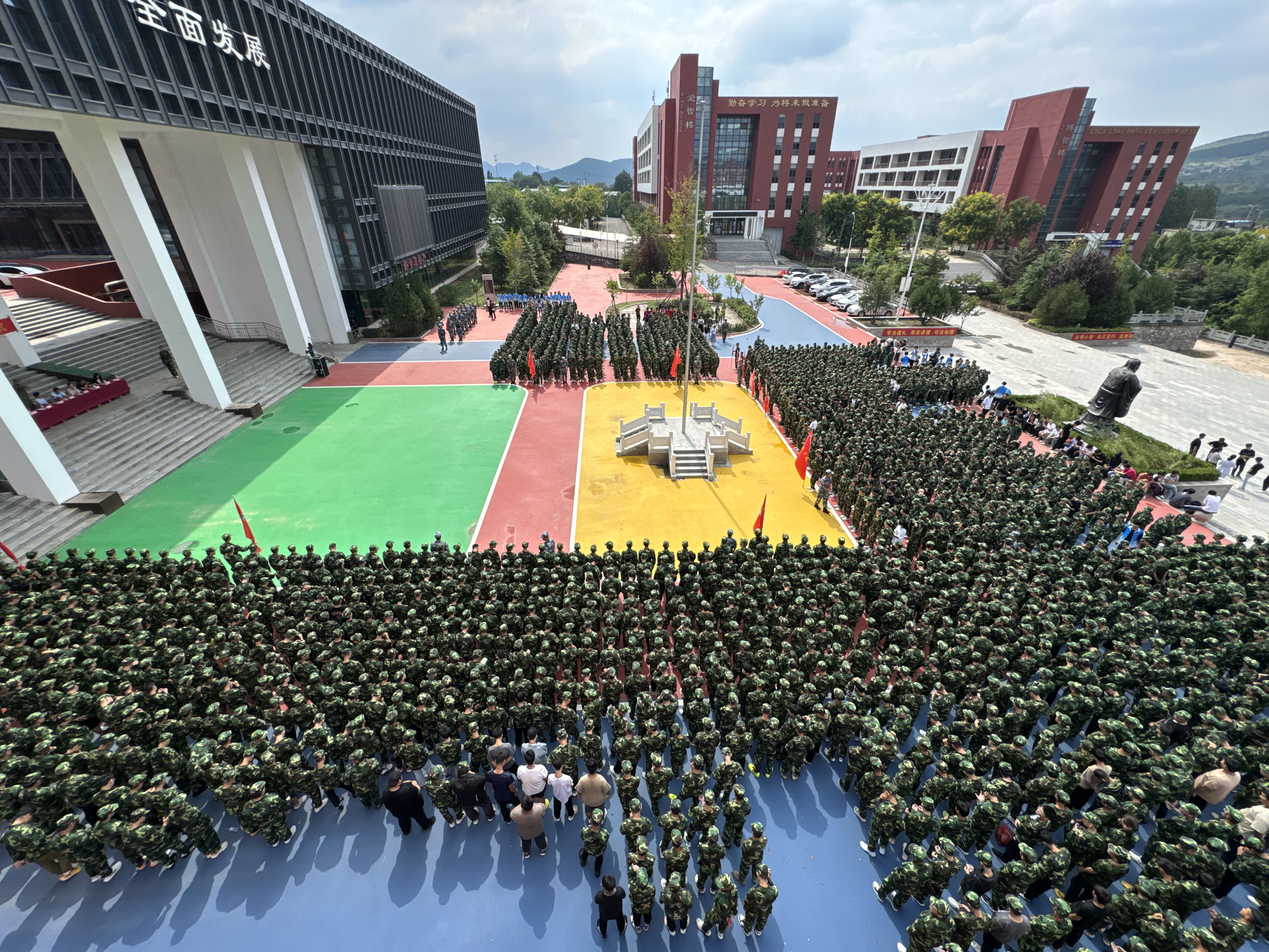 济南市技师学院举行2024级学生军训开营仪式(图2)