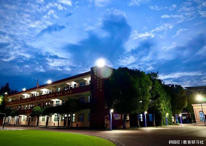 洛阳市东明外语实验学校：多元化教育服务引领区域发展