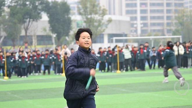 通道回响｜从“委员通道”到“校园跑道”体育课有了AI指导员(图2)