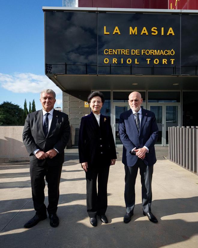 西甲联盟携手巴萨在拉玛西亚接待中国代表团