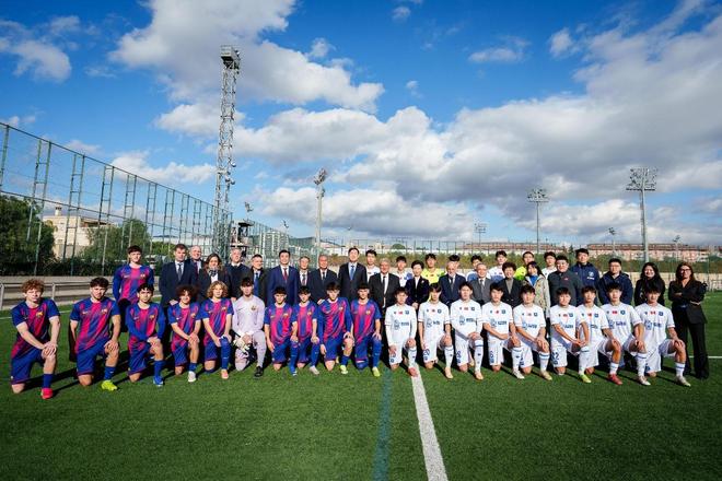 西甲联盟携手巴萨在拉玛西亚接待中国代表团(图2)